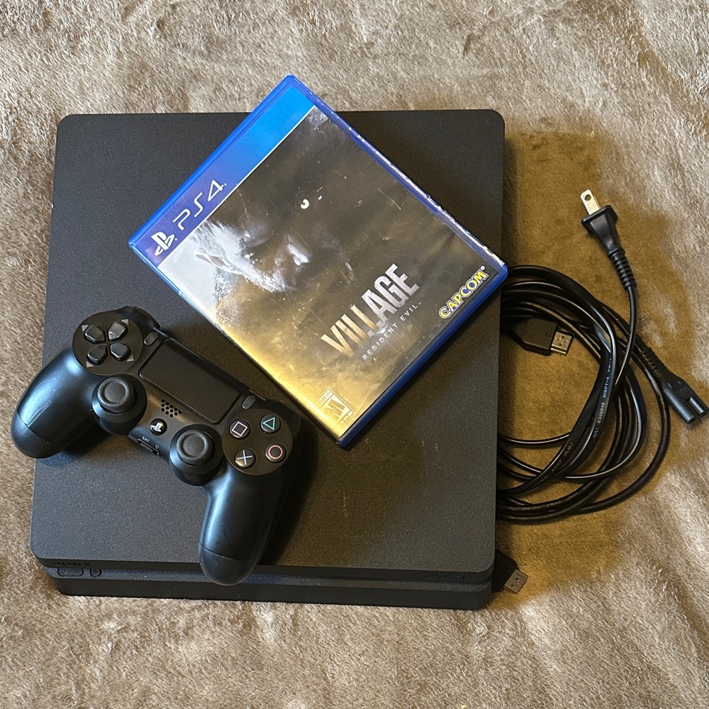 Sony PS4 Console with Game and Controller Resident Evil Village - Black